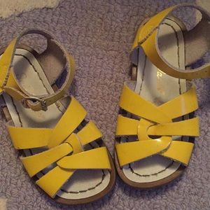 Glossy yellow girls Saltwater Sandals